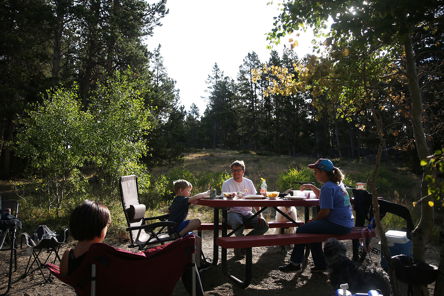 Kelli Miller, Preston Schilling and Ruan Schilling, 8, finish breakfast